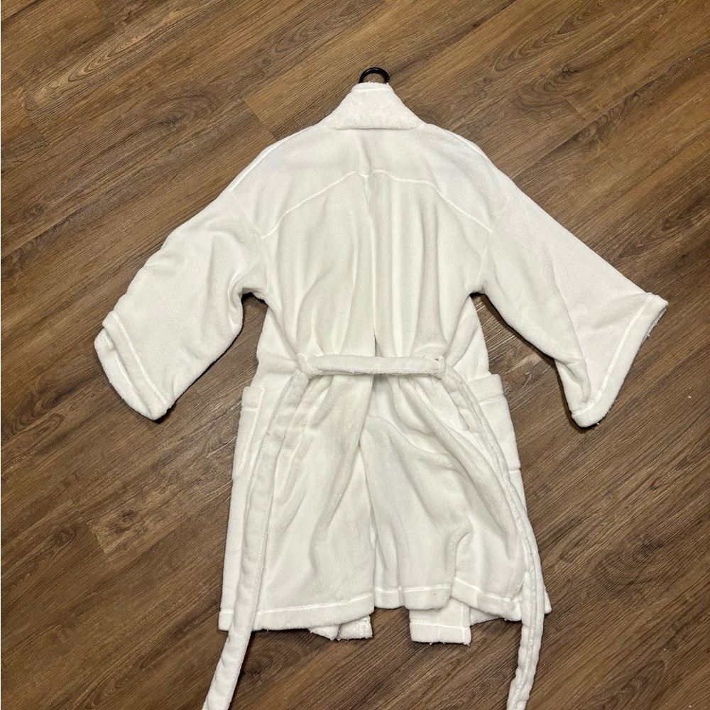 White Robe - Picture 2 of 4